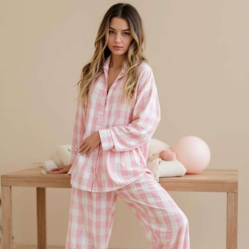 <div class="sponsor-tag" style="font-size:13px; color:#777; font-weight:bold; margin-bottom:6px;">
Artykuł sponsorowany
</div>Piżama damska nie tylko do spania – styl homewear